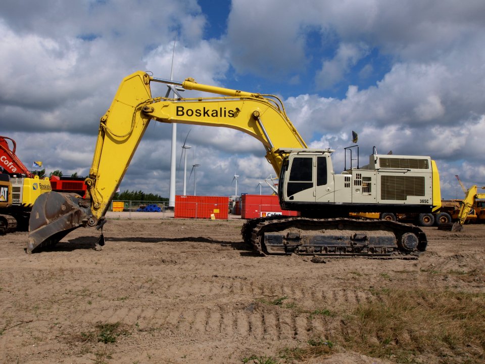 Caterpillar 365C (owner Boskalis) p2