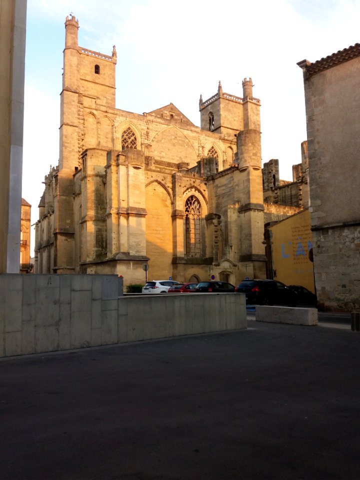 Cathédrale Saint-Just de Narbonne - Vue depuis la place Roger Salengro