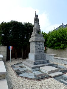 Cauchy-à-la-Tour (Pas-de-Calais, Fr) monument aux morts