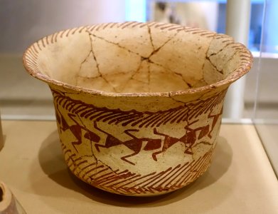 Cauldron with stylized human figures, Hohokam culture, Arizona, c. 850-1000 AD, ceramic, Santa Cruz red-on-buff type - Dallas Museum of Art - DSC04544