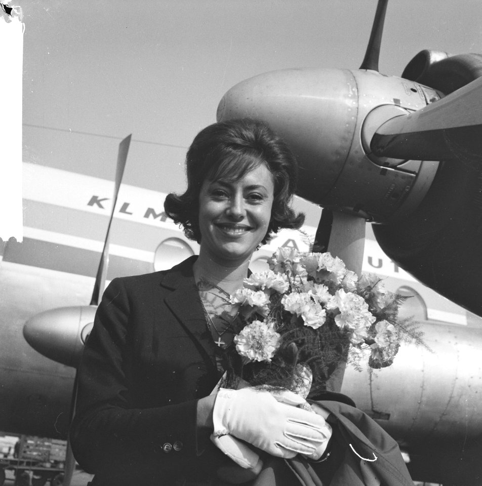 Catarina Valente op Schiphol, Bestanddeelnr 914-1736