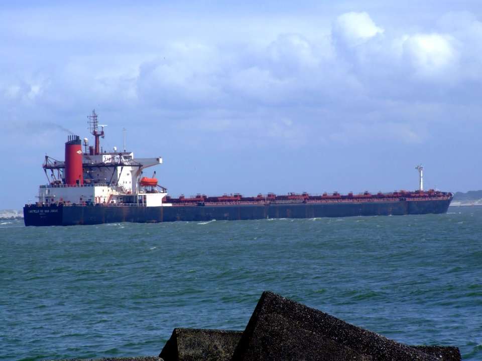 Castillo de San Jorge - IMO 8510910 - Callsign C6VB5 photo-1 approaching Port of Rotterdam, Holland 14Jul2007