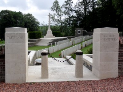 Caulaincourt (Aisne) Trefcon British Cemetery (01)