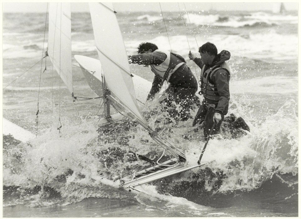 Catamaran wedstrijd in de Noordzee. NL-HlmNHA 54005829
