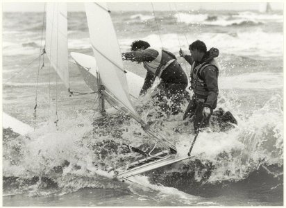 Catamaran wedstrijd in de Noordzee. NL-HlmNHA 54005829