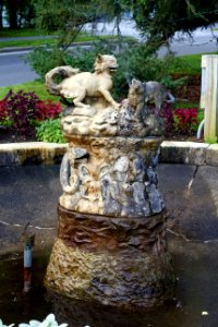 Cat and Dog Fountain - Stockbridge, Massachusetts - DSC05881