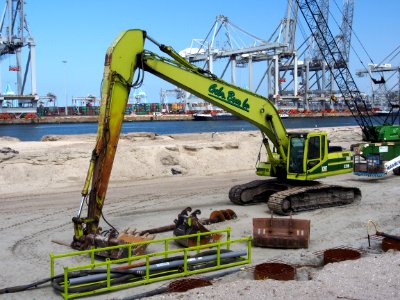 CAT 325B