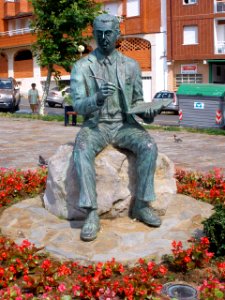 Castro Urdiales - Monumento a Arturo Dúo Vital