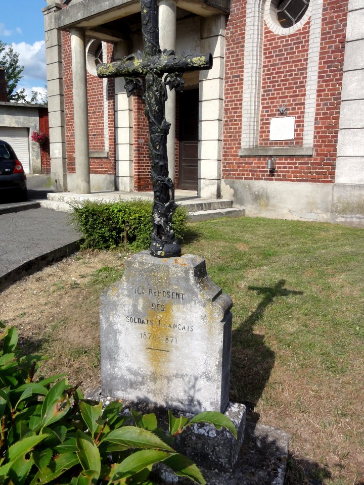 Castres (Aisne) croix tombes françaises collectives guerre 1871
