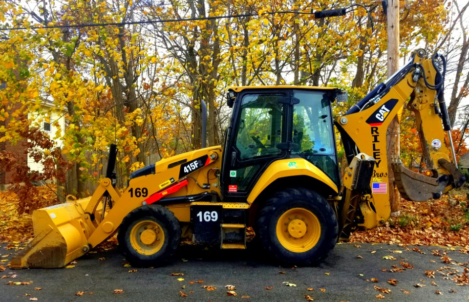 Cat 415F2 - Arlington, MA - 20201111 100227