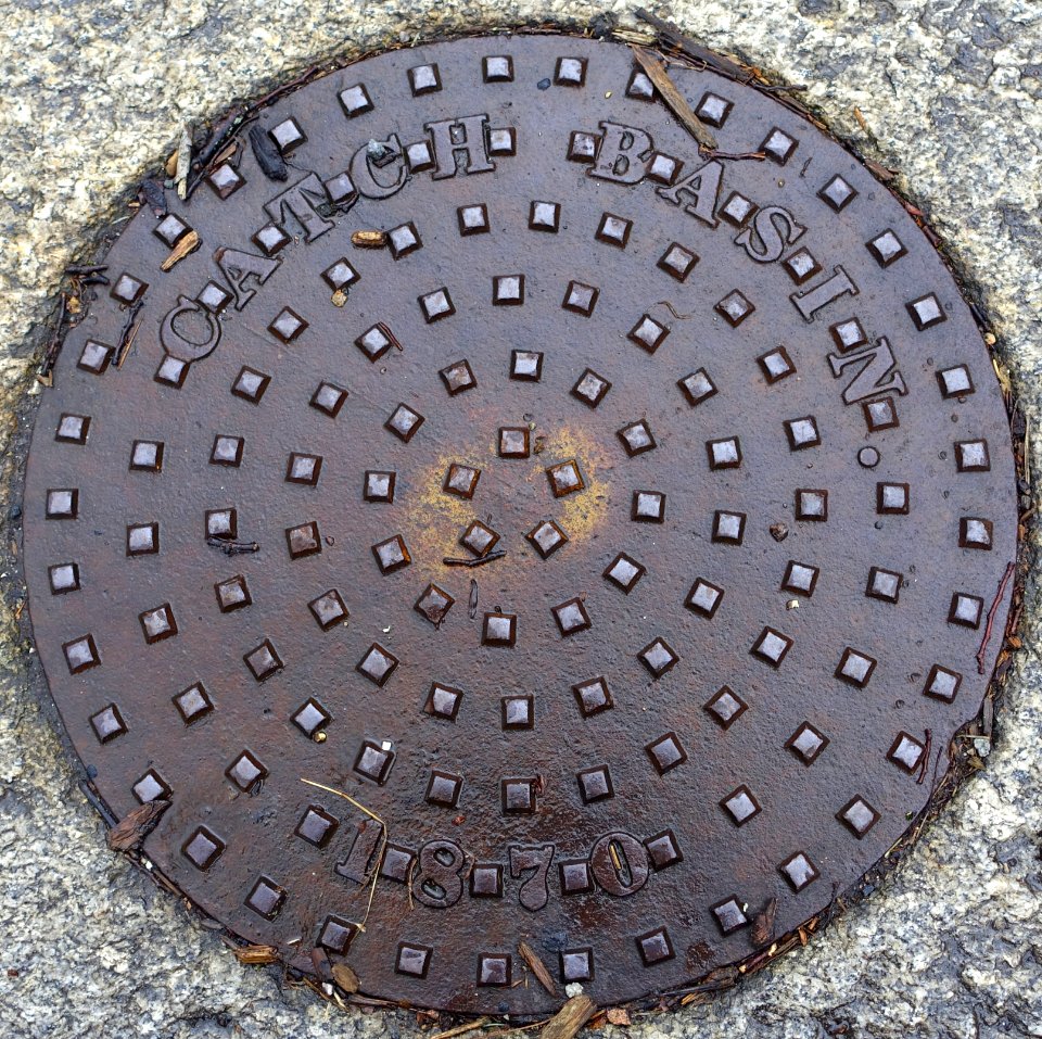 Catch Basin 1870 - manhole cover - Cambridge, MA - DSC04585