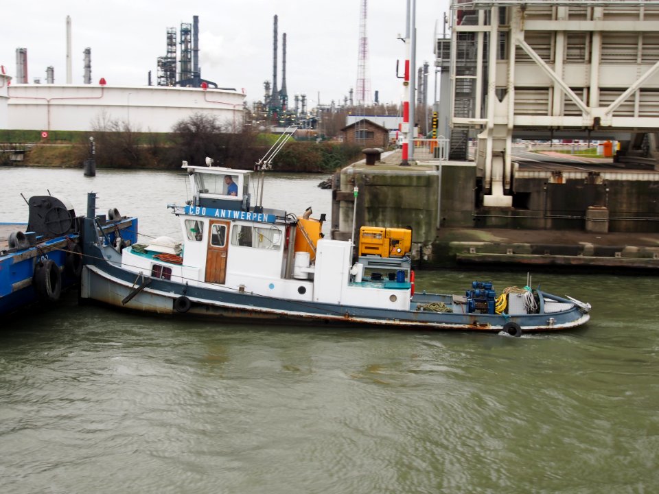 CBO ENI 06503402 & barge MB5, Van Cauwelaersluis Port of Antwerpen pic5