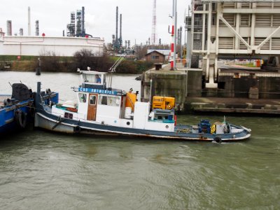 CBO ENI 06503402 & barge MB5, Van Cauwelaersluis Port of Antwerpen pic5
