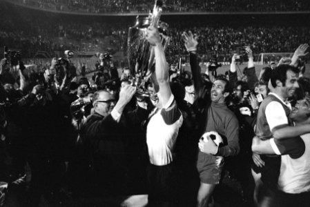 Celtic tegen Feijenoord 1-2 finale Europacup-I in Milaan Rinus Israel neemt Cup, Bestanddeelnr 923-5038