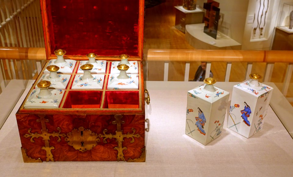 Cellaret with bottles, bottles from Japan, late 1600s AD, case by artists in France or Netherlands, later bottle probably by artists in France, porcelain, veneered wood - Peabody Essex Museum - DSC07734