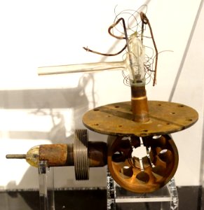 Cavity magnetron, World War II era, multi-cavity magnetron - National Electronics Museum - DSC00290