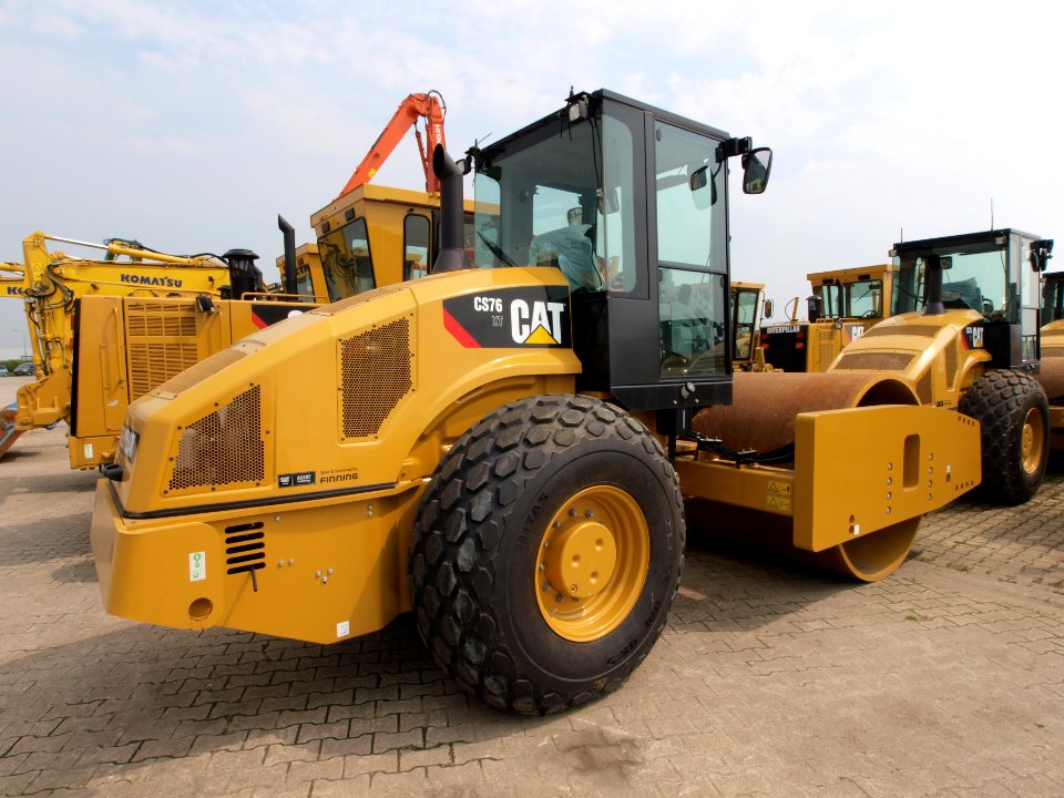 Caterpillar CS76 XY
