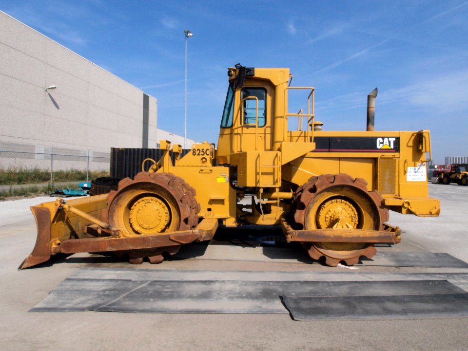 Caterpiller 825C p4