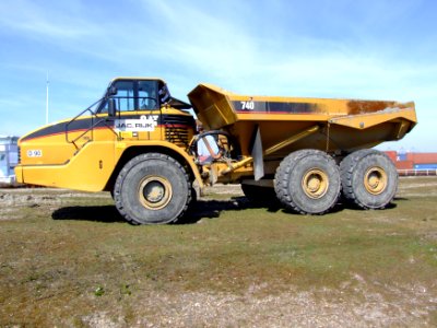 Caterpillar p4 photo