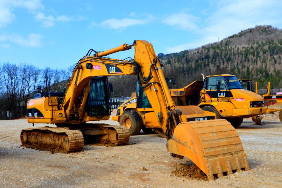 Caterpillar 318CL hydraulic excavator +Spielvogel1