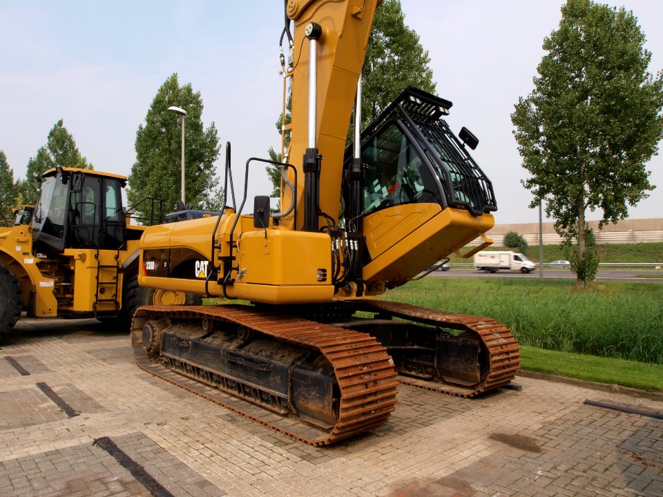 Caterpillar 330DL p1