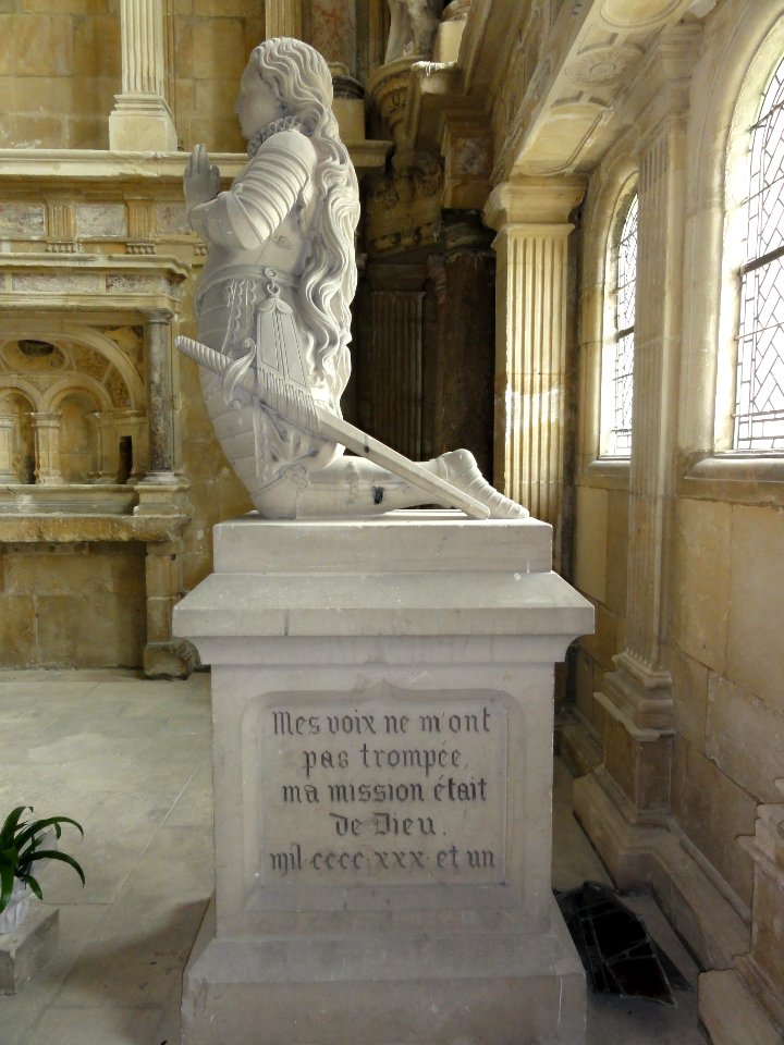 Cathédrale de Toul, Chapelle Jean-Forget, statue Jeanne d'Arc (01)
