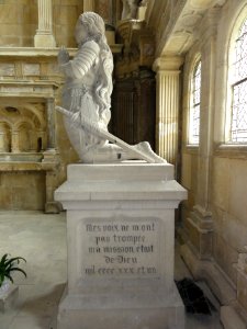 Cathédrale de Toul, Chapelle Jean-Forget, statue Jeanne d'Arc (01)