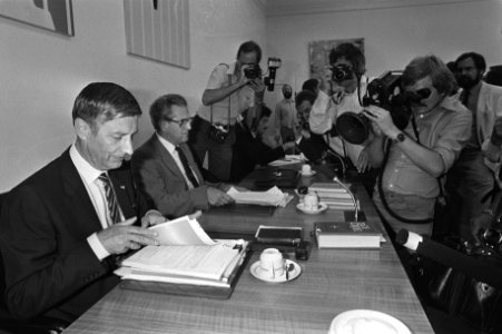 CDA-fractieberaad kabinets informatie 4a, 5a Van Agt tijdens vergadering, 6a, , Bestanddeelnr 931-6070
