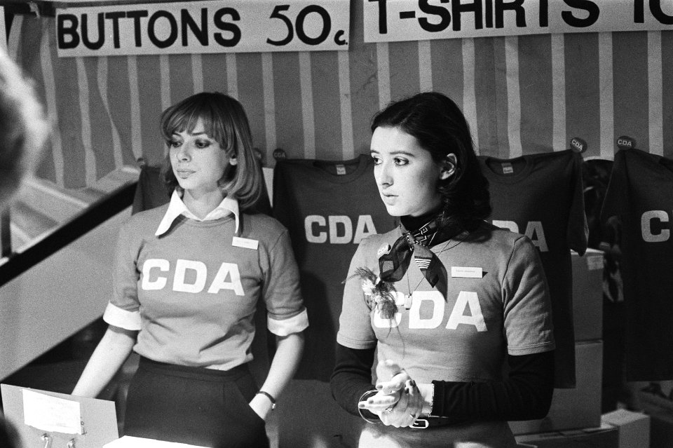 CDA-congres in Den Haag (1e dag) CDA-shirts, Bestanddeelnr 928-9309