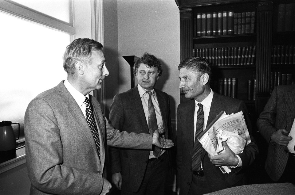 CDA-fractie bijeen met het CDA-bestuur om te praten over premierschap van Van Agt, Piet Steenkamp , voorzitter Bukman en Van Agt voor overleg, Bestanddeelnr 931-5785