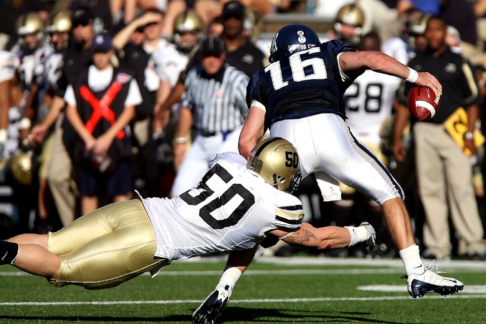 Quarterback ball carrier tackle