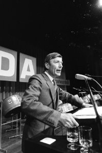 CDA-bijeenkomst in Jaarbeurs congrescentrum te Utrecht, begin verkiezingscampagne, Premier Van Agt tijdens zijn toespraak, Bestanddeelnr 931-4276