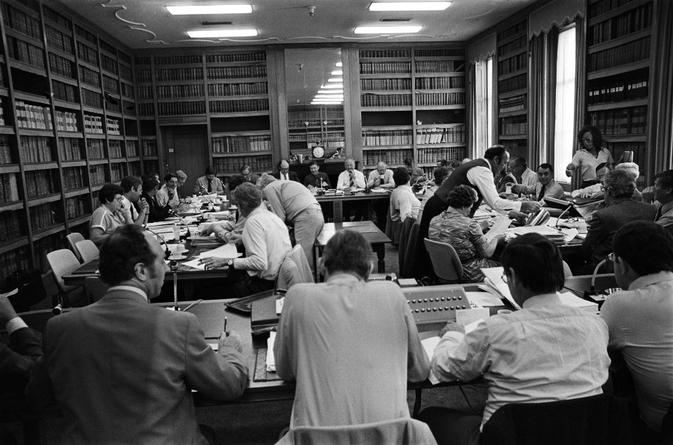 CDA-fractievergadering in verband met kabinetsformatie v.l.n.r. Aantjes, Van Ag, Bestanddeelnr 929-2642