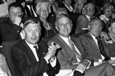 CDA-partijraad in Rotterdam i.v.m. kamerverkiezingen Van Agt (l) en Piet Steenk, Bestanddeelnr 932-2332