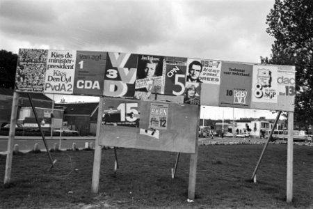 CDA-lijsttrekker Van Agt op verkiezingstournee in Amsterdam, Bestanddeelnr 929-1778