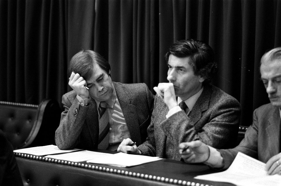 CDA fractievoorzitter Lubbers in gesprek met CDA woordvoerder Frinking (l), Bestanddeelnr 930-5733