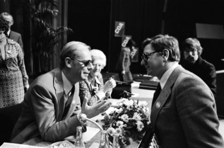 CDA-congres in Den Haag (1e dag) Vergeer (voorzitter KVP) met Westerterp (recht, Bestanddeelnr 928-9306
