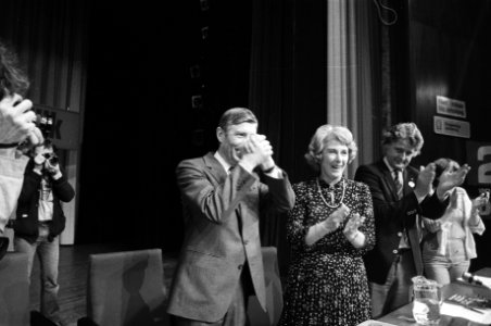 CDA-bijeenkomst in Jaarbeurs congrescentrum te Utrecht, begin verkiezingscampagne, Premier Van Agt, Min. Gardeniers en voorzitter Bukman, Bestanddeelnr 931-4274