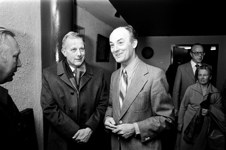 CDA voorzitter Steenkamp en Wim Aantjes (rechts), Bestanddeelnr 930-5337