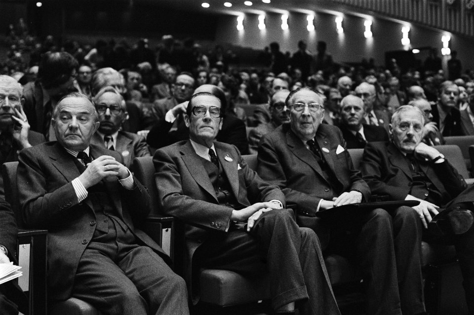 CDA-congres in Den Haag (1e dag) rijtje notabelen, Bestanddeelnr 928-9308