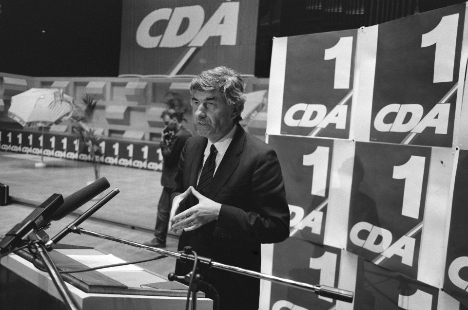 CDA-partijraad in Rotterdam Lubbers tijdens toespraak, Bestanddeelnr 934-2613