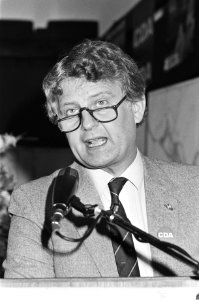 CDA-partijraad in Rotterdam i.v.m. kamerverkiezingen voorzitter Bukman aan het , Bestanddeelnr 932-2328