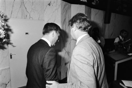 CDA-partijraad in Rotterdam i.v.m. kamerverkiezingen Van Agt (l) en voorzitter , Bestanddeelnr 932-2333