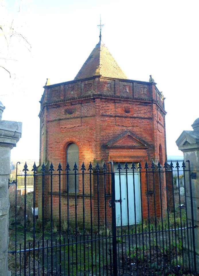 Chapel at Former Jewish Cemetery, Florence Place, Brighton (NHLE Code 1380504) (December 2013) (3)