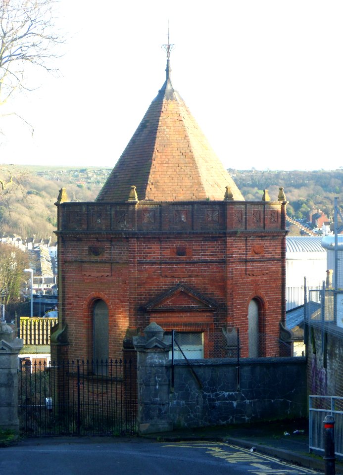 Chapel at Former Jewish Cemetery, Florence Place, Brighton (NHLE Code 1380504) (December 2013) (1)