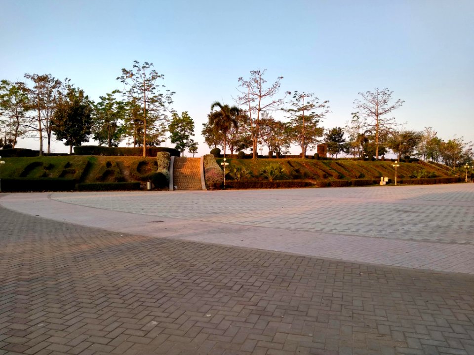Chao Anouvong Park 2