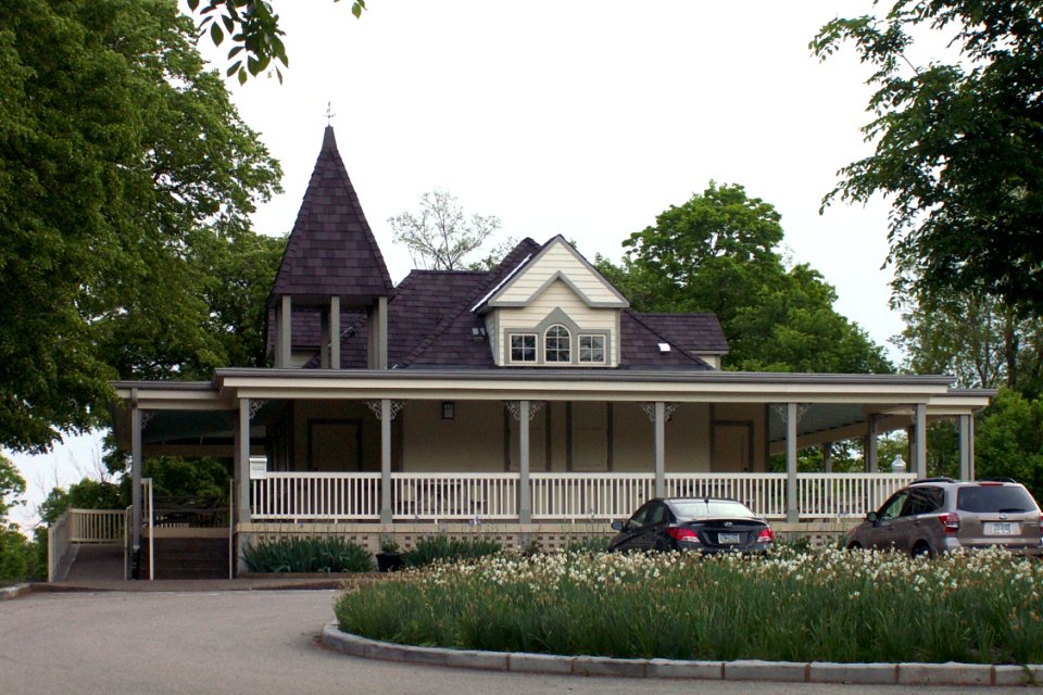 Chapel Shelter, Riverview Park, 2015-05-14, 02
