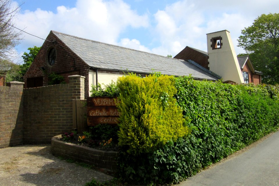 Chapel at St Dominic's Priory Christian Retreat, Whitcombe Road, Carisbrooke (May 2016) (1)