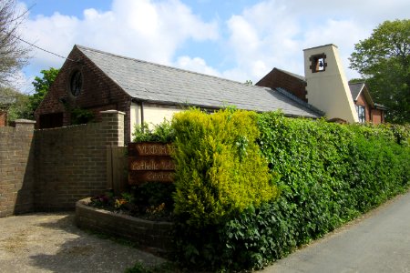 Chapel at St Dominic's Priory Christian Retreat, Whitcombe Road, Carisbrooke (May 2016) (1)