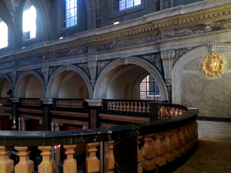Chapelle de la Trinité de Lyon - Étage - Arcades et Sacré Cœur